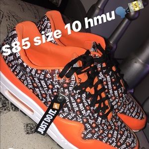 Nike shoes like new only for $85 OR BEST OFFER